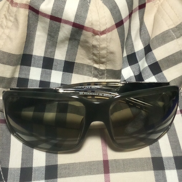 Burberry Sunglasses - Picture 5 of 5